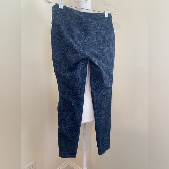 Lululemon Run On Tight (25")in Nouveau Mach Blue Black Leggings Size 6 - Picture 2 of 10